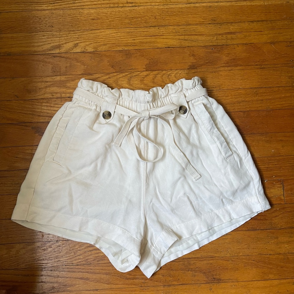American Eagle Soft Paper Bag Shorts Cream Size S